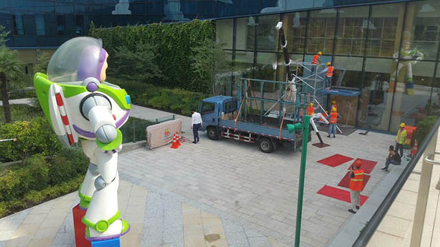 上海迪士尼玻璃幕墙安装1.jpg